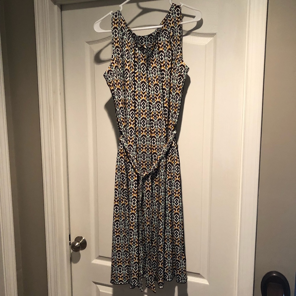 I LE New York sleeveless belted dress!